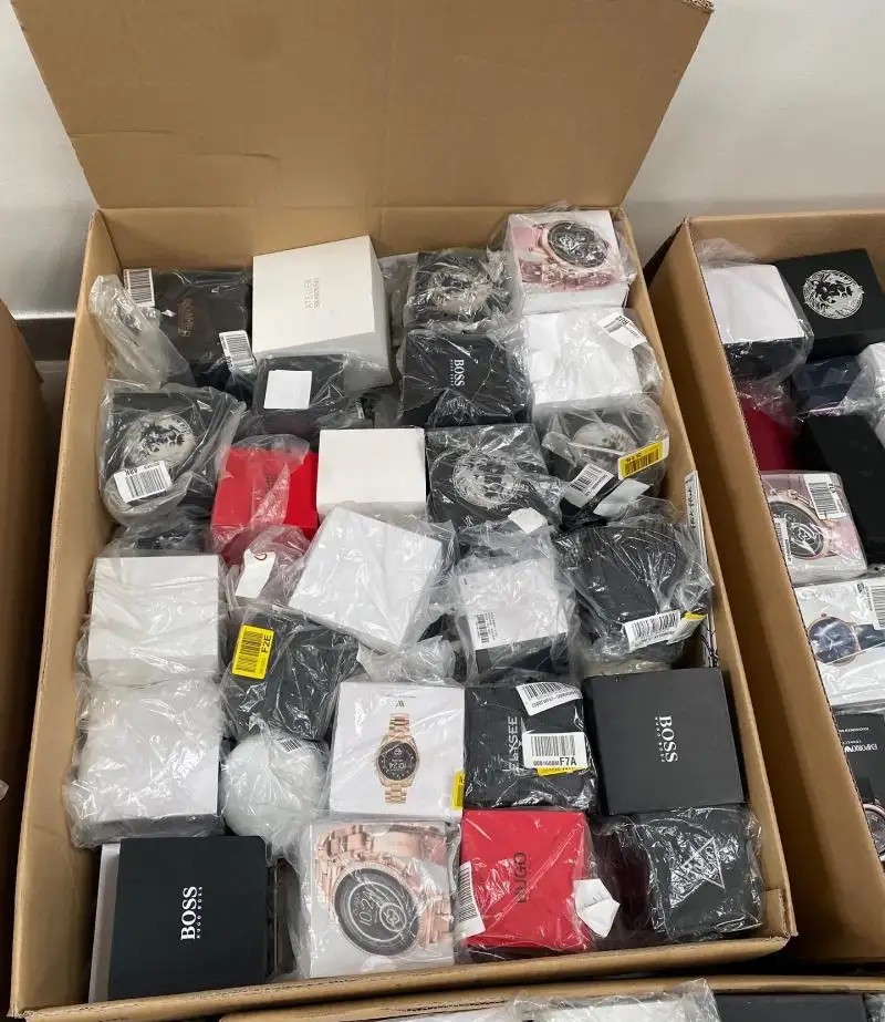 PREMIUM MAREK ABC: watches from world-renowned brands like Versace, Boss, Fossil, Kors, and Tommy.