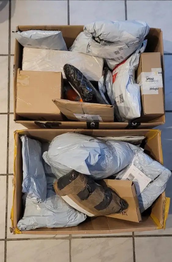 Undelivered parcels, Unclaimed parcels, Ordered assortment.