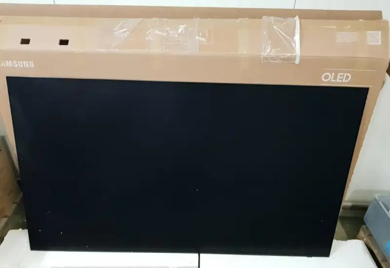 Samsung class B and C.TV TVs from the manufacturer's warehouse