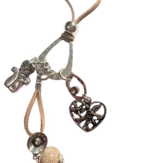 Heart necklace with a fashionable design, featuring a leather band and elegant pendants.