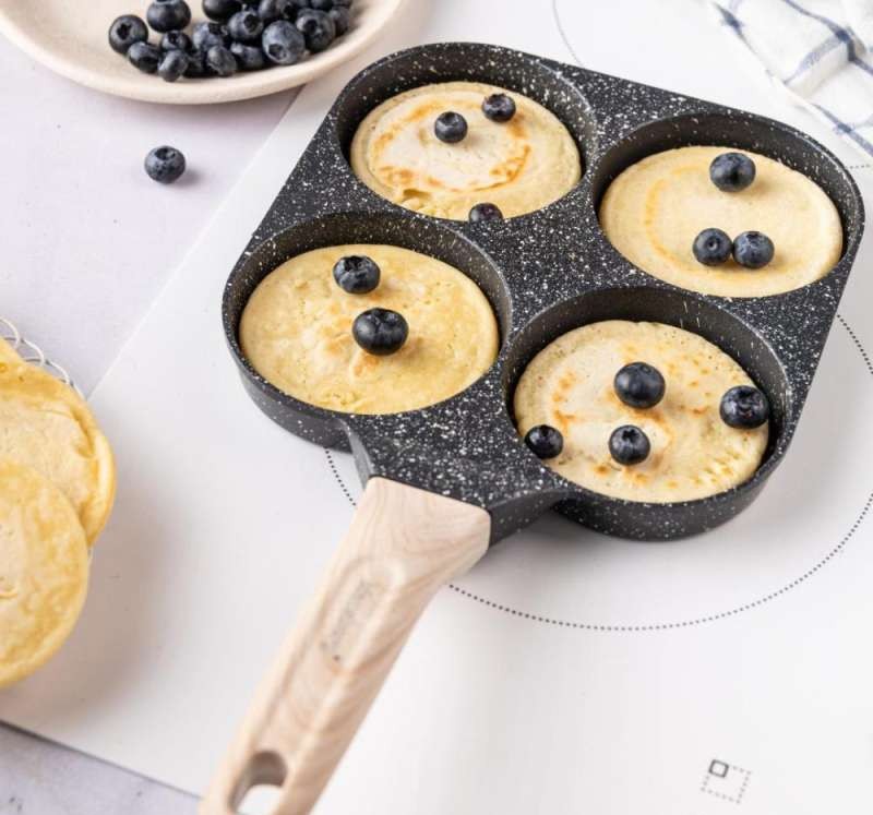 Non-stick pan. 4 sections. black with a wooden handle. 36x18.5x2.5cm Klausberg. KB 7821