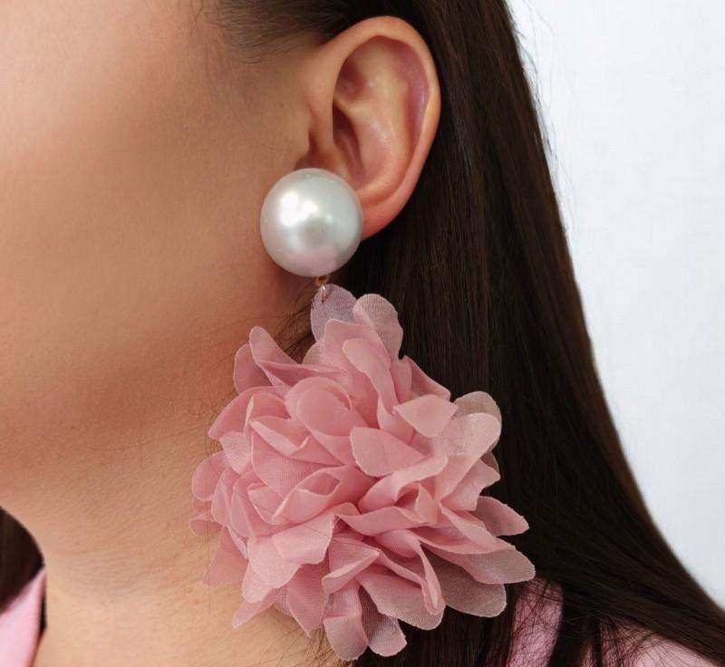 Hanging earrings, spectacular tulle flower with pearl, cream stud K1710