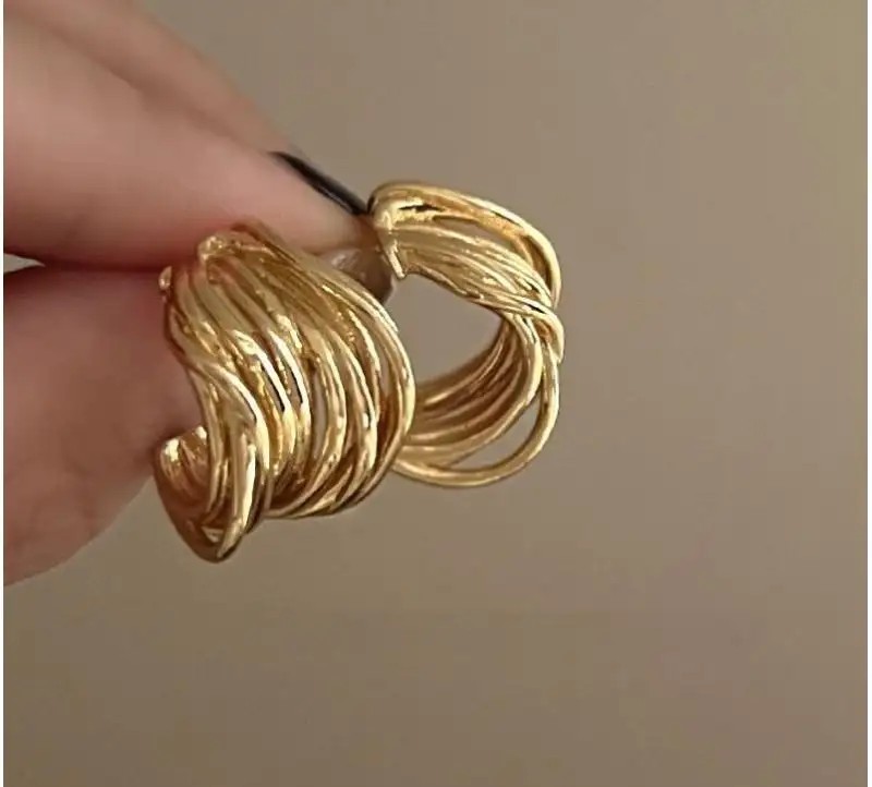 Gold-plated stainless steel earrings KST2973 Elegant and stylish earrings.