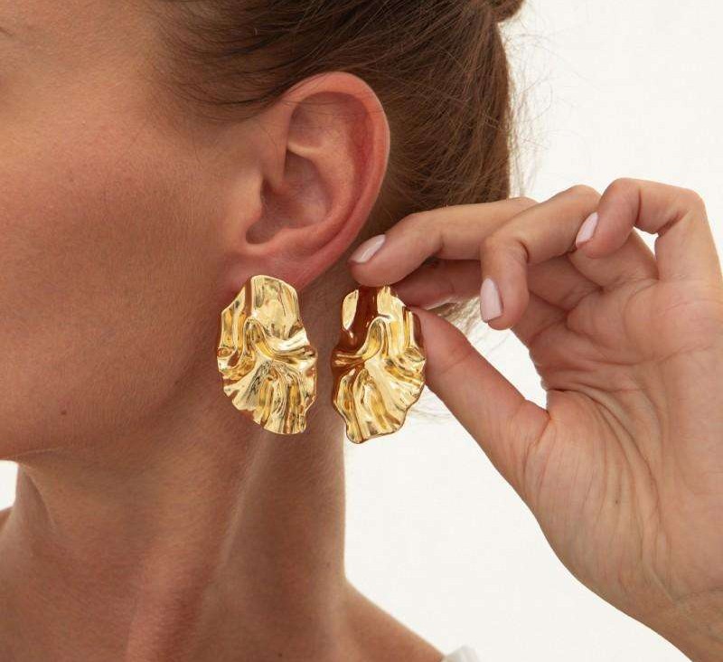 Hanging earrings, eye-catching gold plates K1721